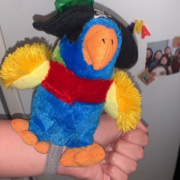 Bundle of 4 Pirate themed plush Jake, Princes, Parrot & Captain Hook Disney - Picture 6 of 9